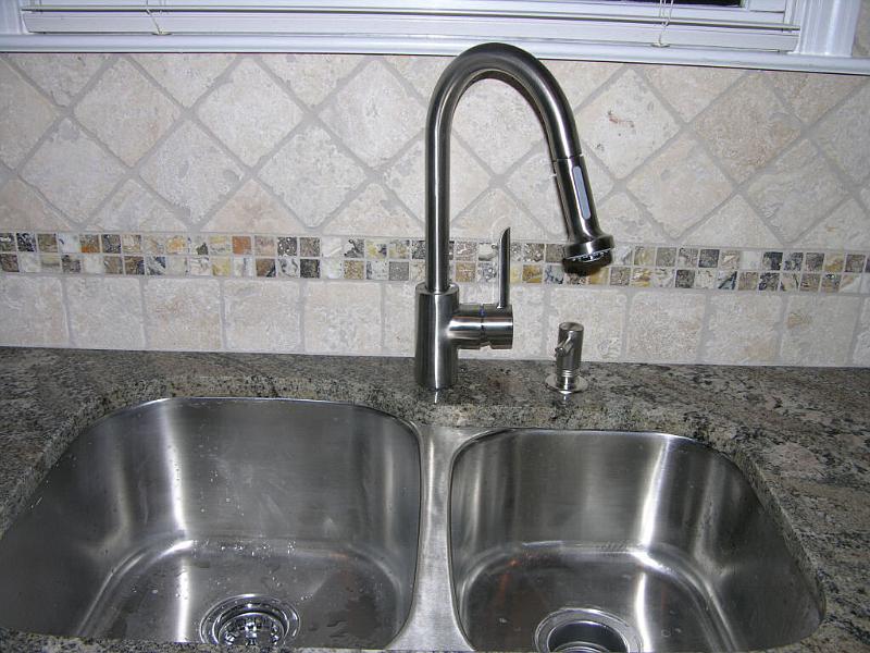 kitchen_hansgrohe_faucet_dispenser_small.jpg