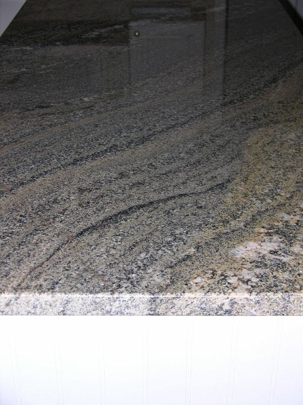 kitchen_island_granite3_small.jpg