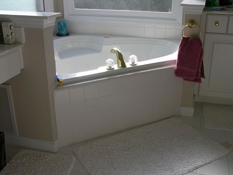 Master_bath_tub_small.jpg